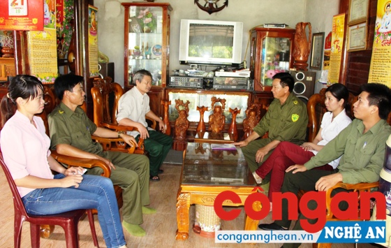 Các ban, ngành, đoàn thể xã Hưng Long đến tận từng gia đình động viên, giúp đỡ người lầm lỗi tái hòa nhập cộng đồng