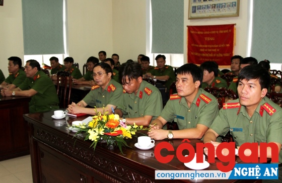 Các đại biểu dự lễ ký giao ước thi đua
