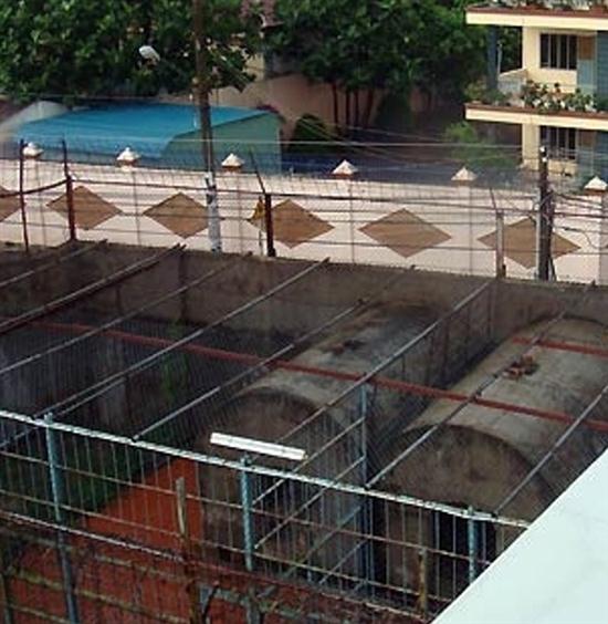 Chuồng hổ của công ty nuôi sát với nhà dân
