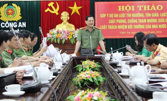 Đại tá Nguyễn Hữu Cầu, Đại biểu Quốc hội khóa XIV, Ủy viên BTV Tỉnh ủy, Giám đốc Công an tỉnh chủ trì buổi hội thảo.
