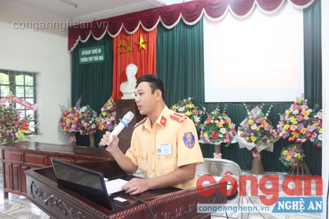 Với hình thức tuyên truyền trực tiếp dễ hiểu góp phần trang bị cho các em học sinh những kiến thức cần thiết về luật ATGT
