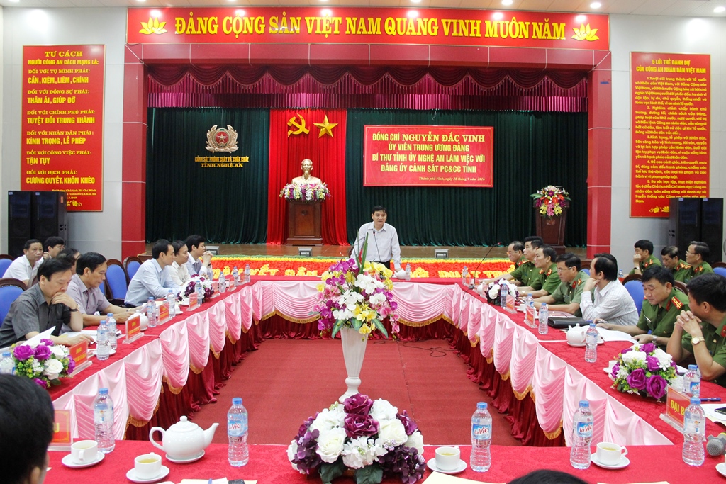 Toàn cảnh buổi làm việc 