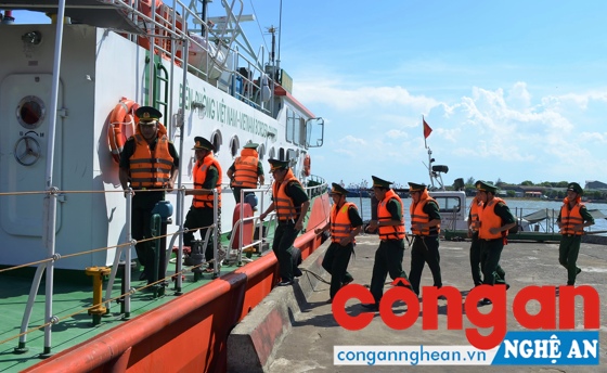 Hải đội 2, BĐBP Nghệ An xuất kích tìm kiếm cứu nạn, cứu hộ trên biển