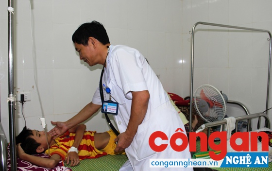 Người dân nên đến cơ sở y tế thăm khám kịp thời                                                          khi có biểu hiện bất thường về sức khỏe
