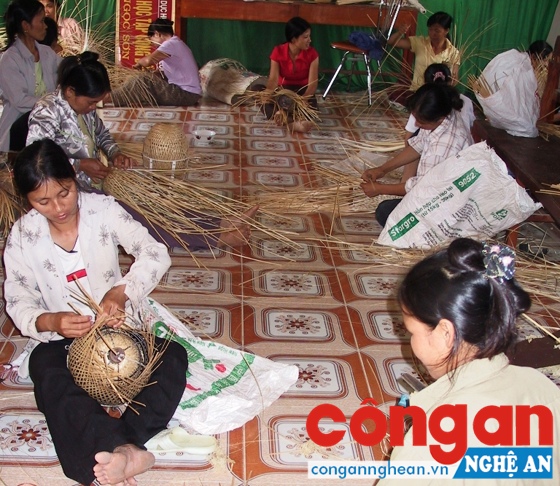 Nhiều địa phương trung du, miền núi tận dụng lợi thế nguồn nguyên liệu tại chỗ để mở lớp dạy nghề mây tre đan