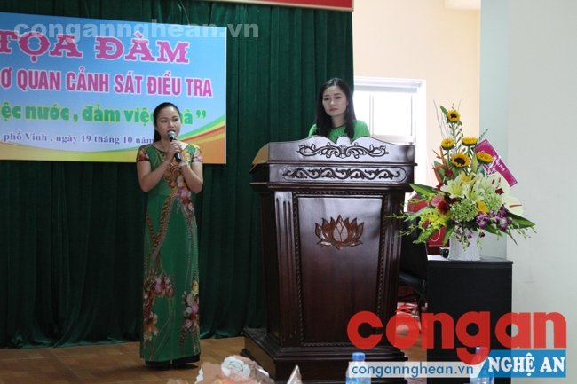 Đại diện các đơn vị cơ sở lên bốc thăm trả lời câu hỏi