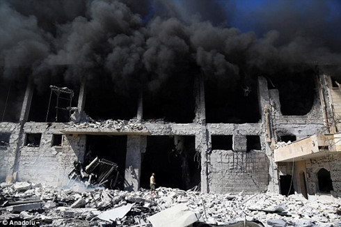Aleppo khói lửa. (Ảnh: Anadolu).