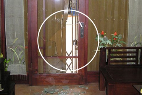  Hiện trường một vụ kẻ gian đột nhập qua cửa sổ, cửa chính vào nhà dân gây án