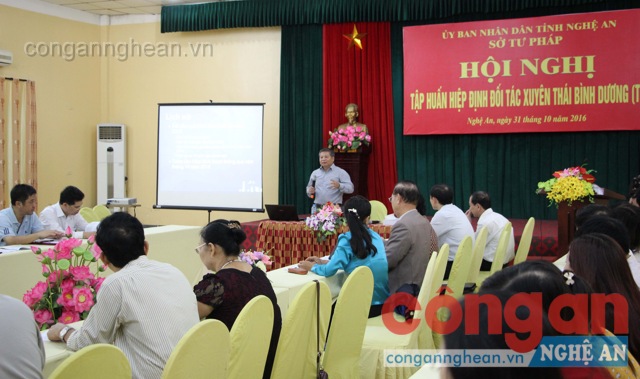 Ông Cao Xuân Phong - Trưởng Ban nghiên cứu Pháp luật Quốc tế, Viện Khoa học Pháp luật, Bộ Tư pháp giới thiệu tóm tắt nội dung Hiệp định TPP