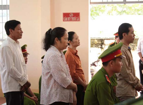 Vụ án cả nhà chống người thi hành công vụ ở Thạnh Hóa, Long An.