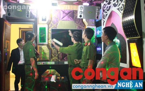 Hướng dẫn các cơ sở kinh doanh cách       Các vật liệu dễ cháy được các chủ karaoke thay bằng các vật liệu cách lửa đặt thiết bị chữa cháy tự động