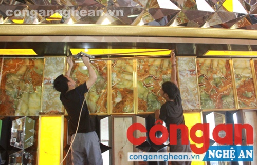Các vật liệu dễ cháy được các chủ karaoke thay bằng các vật liệu cách lửa