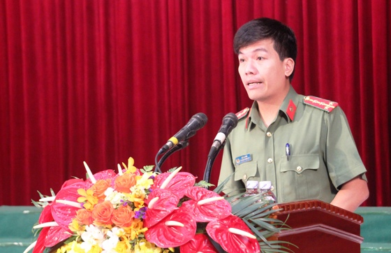 Đại diện Công an tỉnh phát biểu tham luận tại buổi tổng kết     