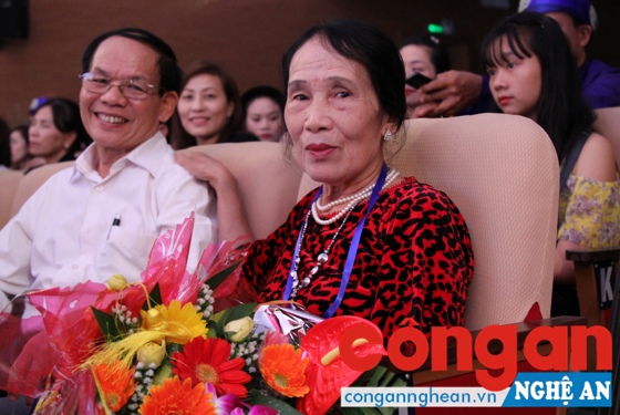 Nghệ nhân dân gian Đặng Thị Nguyệt