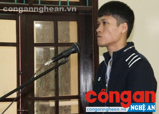 Bị cáo Nguyễn Xuân Lĩnh trước vành móng ngựa