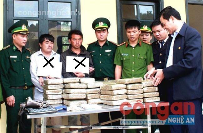 2 đối tượng (x) cùng tang vật