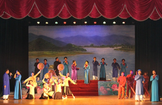 Chương trình nghệ thuật “Về miền ví, giặm” được biểu diễn vào thứ 7 hàng tuần để chào mừng 2 năm ngày dân ca ví, giặm được công nhận là di sản văn hóa phi vật thể đại diện của nhân loại
