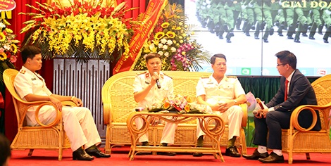 Trung tá Đặng Hải Triều chia sẻ kinh nghiệm trấn áp tội phạm tại Hội nghị điển hình tiên tiến của Tổng cục Cảnh sát - Bộ Công an (tháng 9-2016).