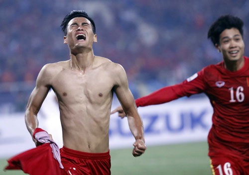 Vũ Minh Tuấn gỡ hòa tổng tỷ số 3-3 ở phút 90+3