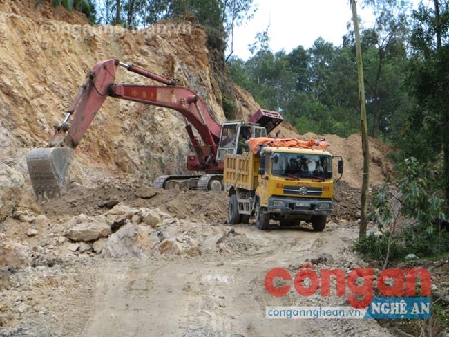 Địa phương quản lý lỏng lẻo, doanh nghiệp vô tư mang đất ra khỏi địa bàn 