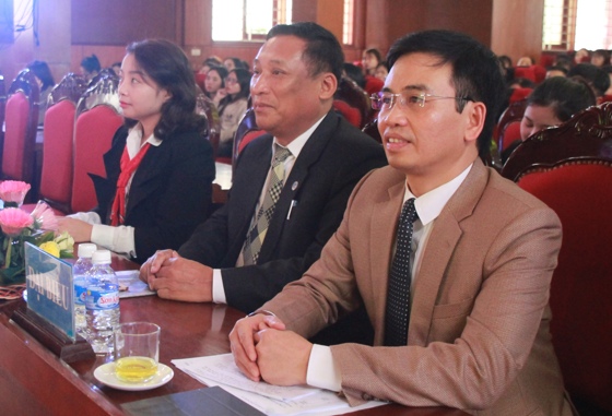 Đại biểu tham dự buổi lễ.