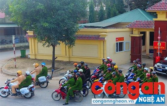 CBCS Công an huyện Anh Sơn ra quân mở đợt cao điểm tấn công, trấn áp các loại tội phạm dịp Tết Nguyên đán 2017