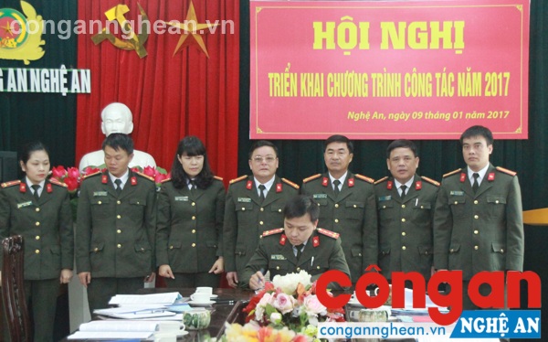 Ký kết thi đua giữa các ban 