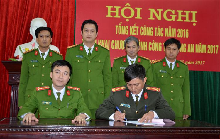 Các đội công tác ký kết thi đua