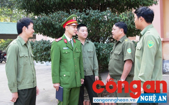 Cán bộ Đội Cảnh sát XDPT&PTX về ANTT Công an huyện Quỳ Hợp thường xuyên giao ban, nắm tình hình tại các xã, thị trấn, kịp thời có những tham mưu, chỉ đạo trong công tác đảm bảo ANTT