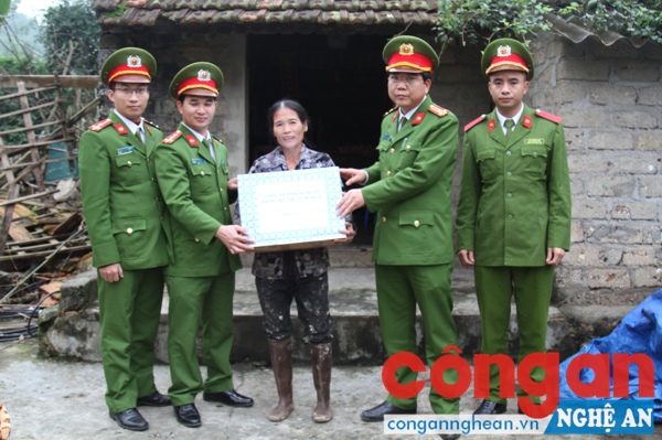 Những món quà là nguồn động viên lớn đối với người nghèo xã Nam Thượng trong dịp Tết
