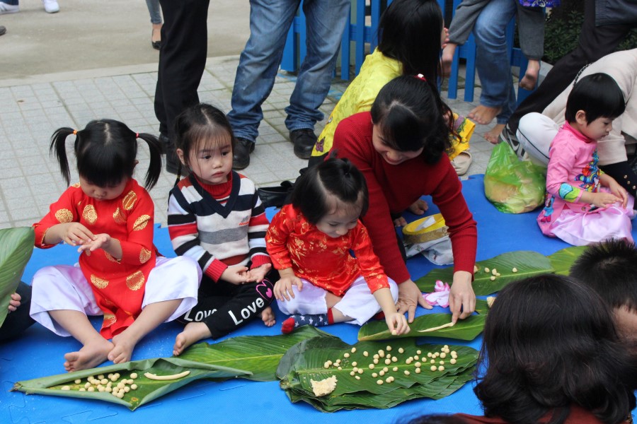 Hoàn thành những viên bánh cuối cùng