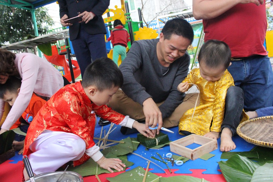 Phụ huynh giúp bé những công đoạn cuối cùng