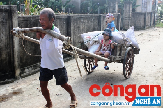 Hoa Xuân Tứ vẫn lao động như một người bình thường