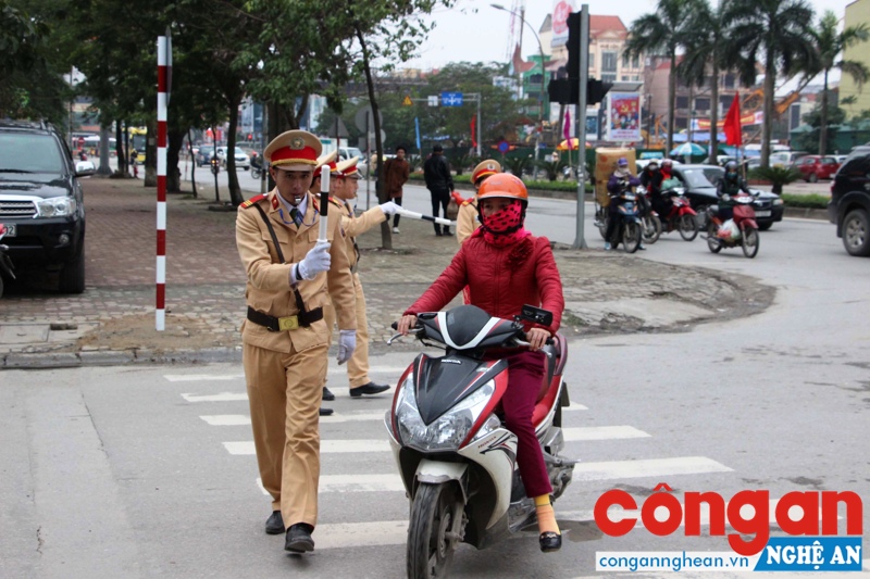 Lực lượng CSGT tăng cường tuần tra kiểm soát, xử lý vi phạm TTATGT tại các tuyến, địa bàn trọng điểm phức tạp về TTATTGT