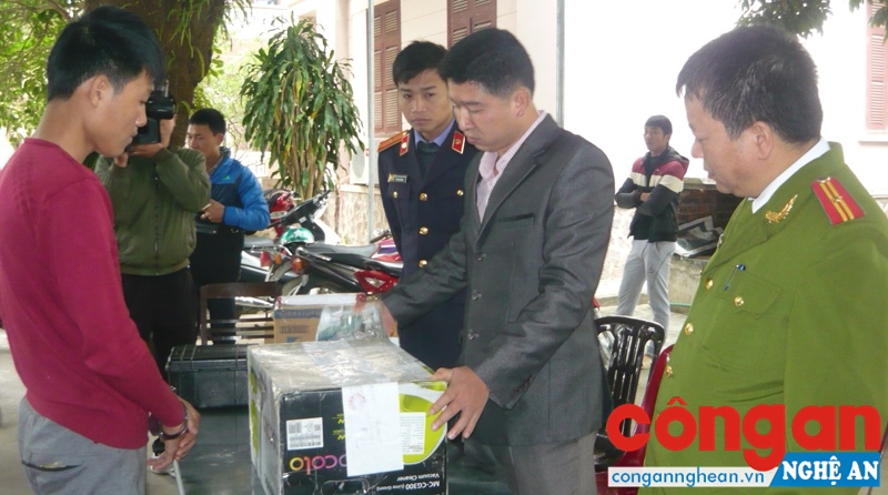 Công an huyện Quỳ Hợp mở niêm phong, xác định tang vật trong một chuyên án