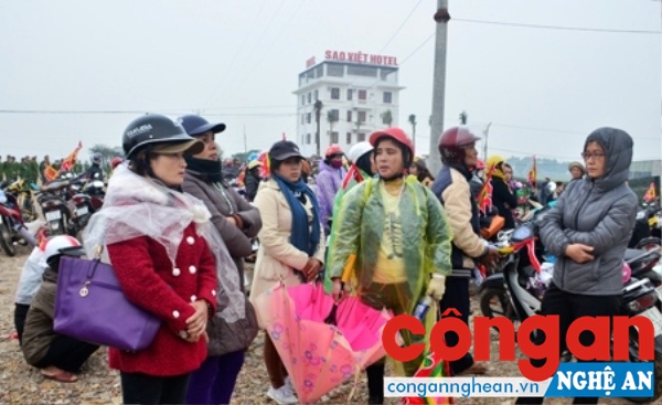 Một số giáo dân hoang mang khi nhận thấy việc nghe theo lời kích động của linh mục Nguyễn Đình Thục tham gia tuần hành là trái pháp luật