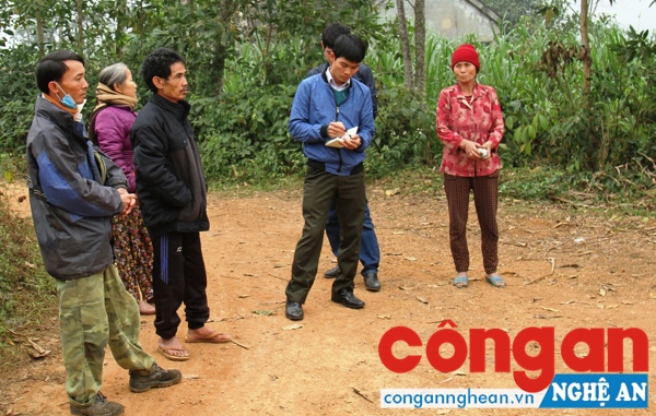 Người dân xóm Bình Minh bức xúc khi đường đi bị chặn suốt 4 năm nay