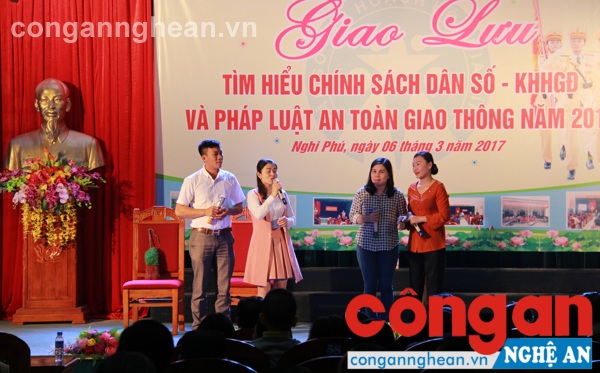Nhiều tiểu phẩm đặc sắc được dàn dựng công phu