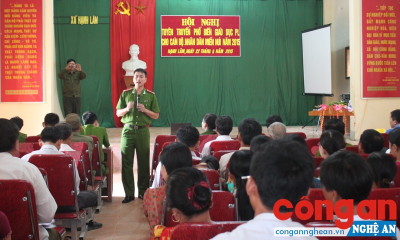 Hội Liên hiệp Phụ nữ Nghệ An thường xuyên phối hợp với Công an tỉnh tổ chức các buổi tuyên truyền, phổ biến pháp luật cho chị em phụ nữ vùng sâu, vùng xa