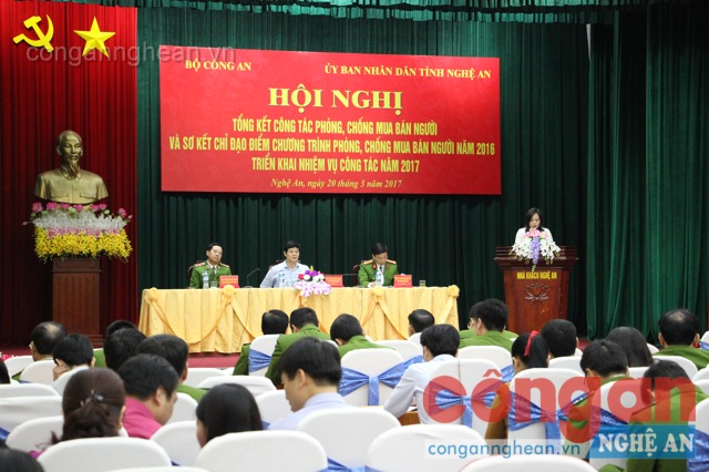 Tại Hội nghị, các đại biểu đã được nghe tham luận của các&nbsp;đơn vị, sở ngành về công tác phòng, chống tội phạm mua bán người