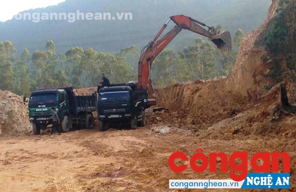Một điểm khai thác đất trái phép trên địa bàn xã Ngọc Sơn