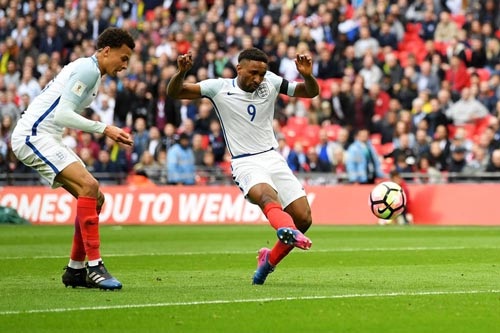 Jermaine Defoe mở tỷ số cho ĐT Anh