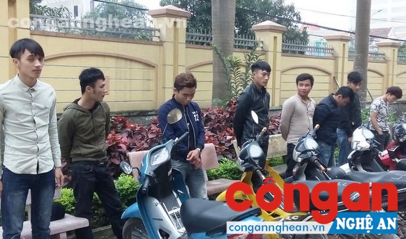 Các đối tượng lạng lách đánh võng trên QL1A bị triệu tập tại cơ quan Công an
