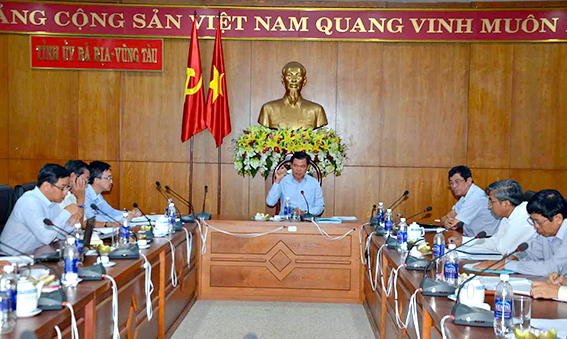 Đồng chí Nguyễn Hồng Lĩnh, Ủy viên Trung ương Đảng, Bí thư tỉnh ủy, Chủ tịch HĐND tỉnh chủ trì cuộc họp.