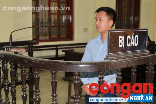 Bị cáo Lê Thanh Toàn bị tuyên phạt 18 tháng tù giam nhưng cho hưởng án treo về tội “Tổ chức đưa người khác trốn đi nước ngoài”