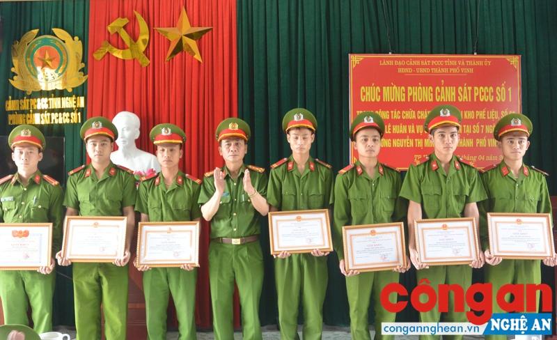 Trong 2 vụ cháy, nhiều cá nhân đã chiến đấu mưu trí, dũng cảm, hạn chế thấp nhất thiệt hại do cháy gây ra
