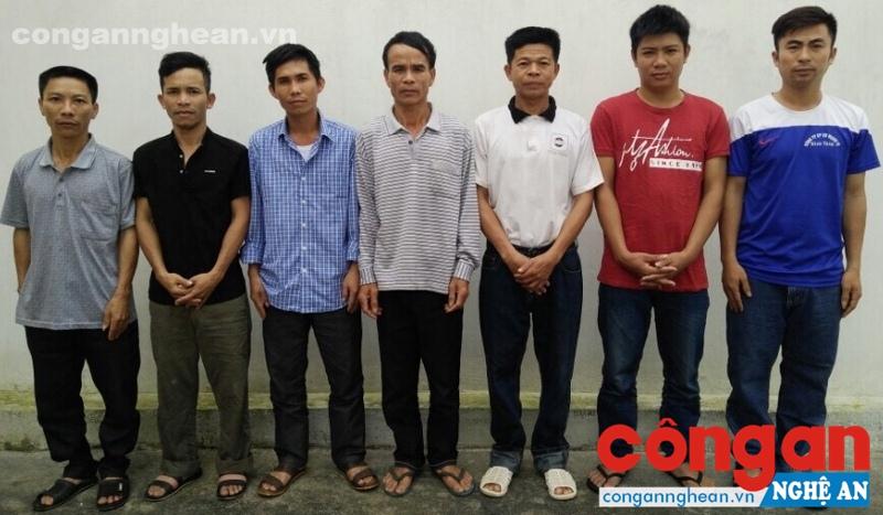7 trong số 9 đối tượng tham gia đánh bạc