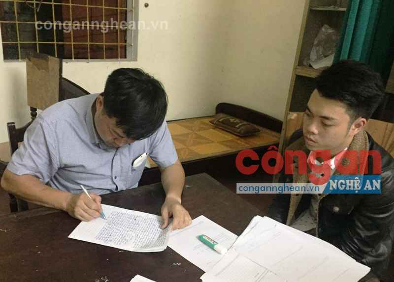 Đối tượng Tiến (phải)