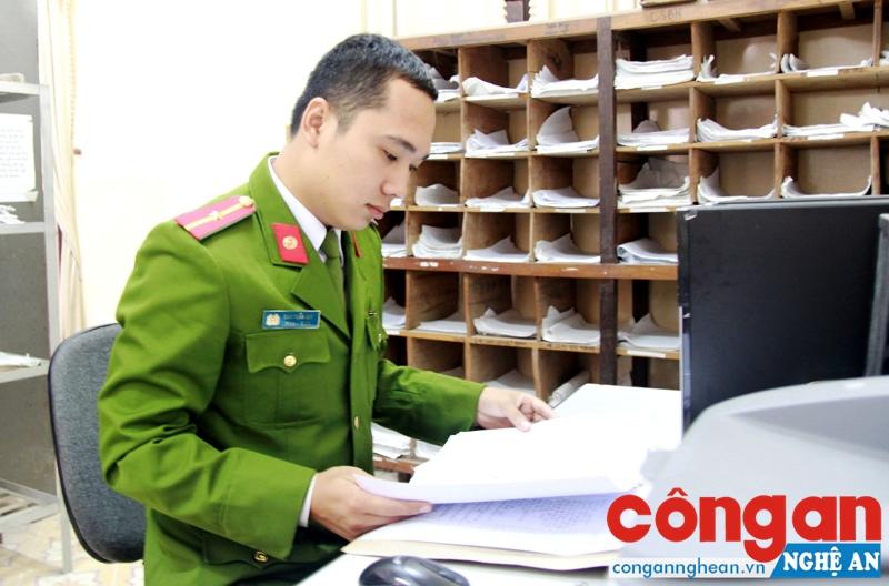 Mới 3 năm gắn bó với nghề nhưng Thiếu úy Cao Tuấn Anh đã gặt hái được nhiều thành tích đáng ghi nhận