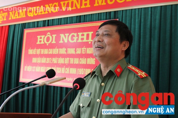 Thừa ủy quyền của Giám đốc Công an tỉnh, Đại tá Bùi Nguyên Tiến, Trưởng phòng Tham mưu phát biểu chỉ đạo tại Hội nghị.